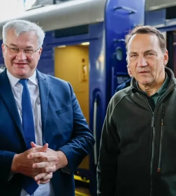 До Києва приїхав глава МЗС Польщі Сікорський