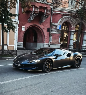 В Киеве заметили сверхмощный 830-сильный суперкар Ferrari за $340 000 