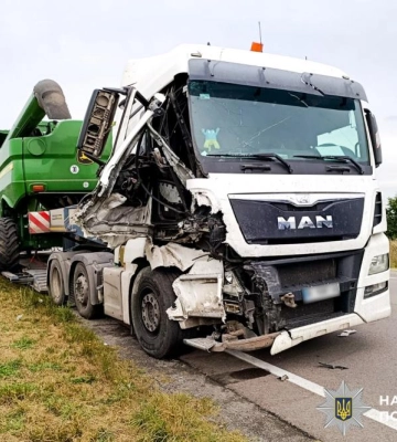 На Рівненщині внаслідок ДТП за участі трьох авто постраждали троє осіб