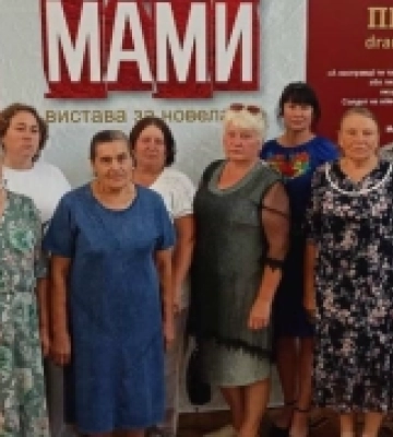 Матері загиблих захисників із Корецької громади стали глядачками закритого передпоказу вистави «МАМИ»