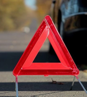 На Мукачівщині авто злетіло з дороги: постраждала жінка