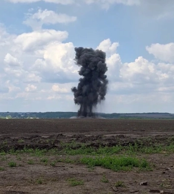 На Путивльщині ворожим ударом знищено автомобіль, жертв немає