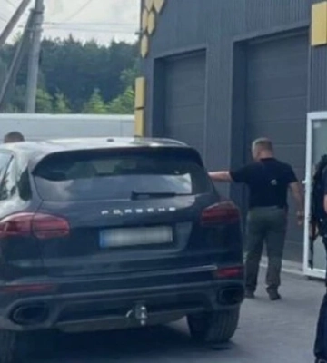 Подвійне вбивство на Львівщині: двох чоловіків знайдено у приміщенні автосервісу