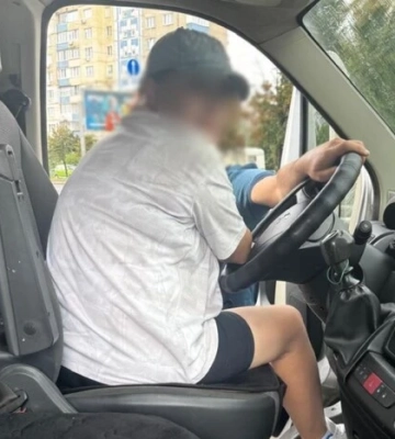 Торгувала автомобілями, ввезеними з-за кордону як гуманітарна допомога для ЗСУ: у Києві затримано жінку, - Офіс Генпрокурора. ФОТОрепортаж