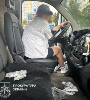 Торгувала автомобілями, ввезеними з-за кордону як гуманітарна допомога для ЗСУ: у Києві затримано жінку, - Офіс Генпрокурора. ФОТОрепортаж