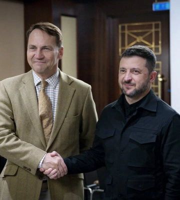 Сикорский после атаки российских дронов приехал в Киев. Зеленский заявил о готовности обучать военных Польши