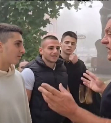 «Ты бы еще шубу одела и ондатровую шапку»: в Городенке директор школы заставил детей прийти в шортах