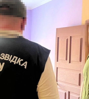 Оформляли мужчин "учителями" несуществующих лицеев: задержаны мошенники