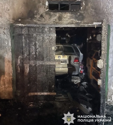 На Київщині чоловік підпалив гараж із власником всередині, бо йому не дали прикурити
