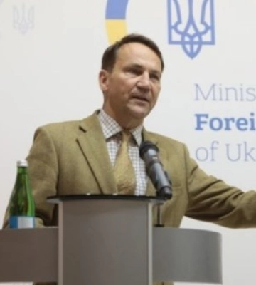 Украина должна исправить ошибку в названии подразделения "Героев УПА", - Сикорский