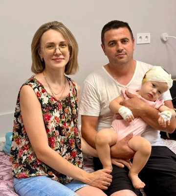 Не чула з народження: у Львові дівчинці успішно вставили кохлеарний імплант
