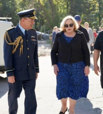 Міністерка оборони Нової Зеландії побувала на місці російського удару в Києві
