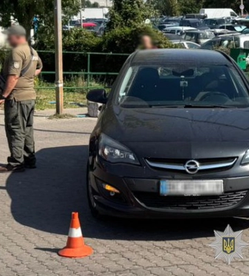 У Львові легковик Opel Astra скоїв наїзд та відправив до лікарні літню жінку, - поліція