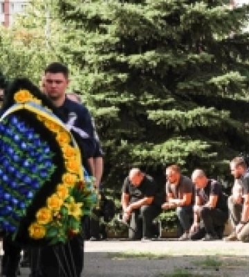 У Миколаєві попрощалися із загиблим капітаном поліції Максимом Алєксєєвим