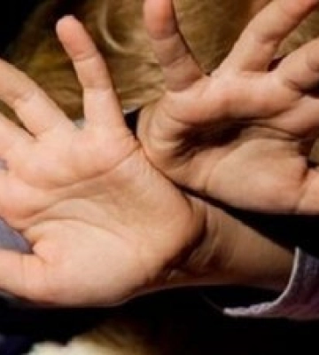 На Виноградівщині під варту взяли чоловіка, який намагався зґвалтувати літню сусідку