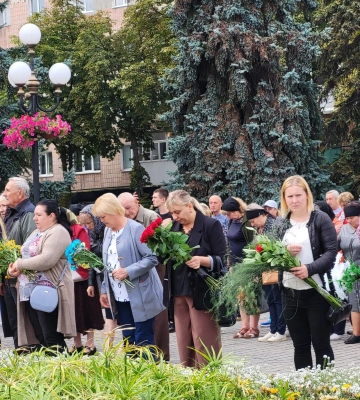 Понад рік вважався зниклим безвісти: на Волині провели в останню дорогу Героя Василя Тарасюка