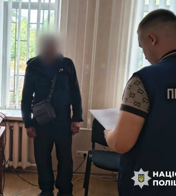 На Дніпропетровщині чоловіка затримали за підозрою у безжальному вбивстві матері