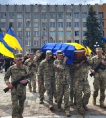 Понад рік вважався зниклим безвісти: на Волині провели в останню дорогу Героя Василя Тарасюка