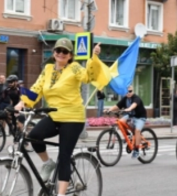 До Дня міста у Луцьку відбувся велопробіг у вишиванках