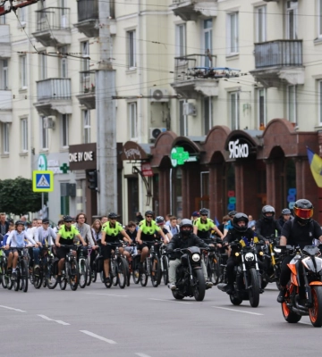 У Луцьку відбулась традиційна громадська акція "Українська вишиванка"
