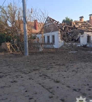 Удар РФ по Інгульцю на Херсонщині: під завалами будинку виявили тіло жінки