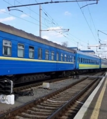 Взрывы под Киевом повредили железнодорожную инфраструктуру: изменены маршруты поездов, часть рейсов отменена