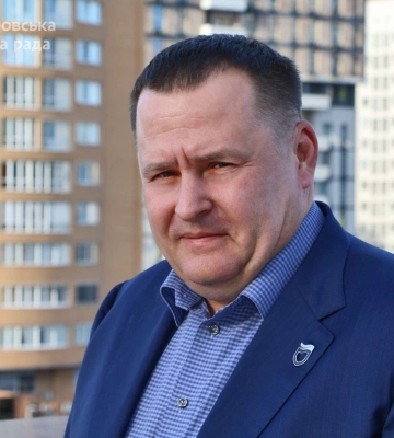 Медики, спасатели, работники образования и коммунальных служб Днепра получили награды от Бориса Филатова ко Дню города