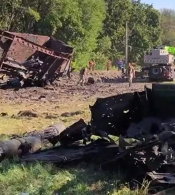 На Київщині сталася детонація боєприпасів у поїзді, пошкоджено залізничну інфраструктуру. Кадри з місця події