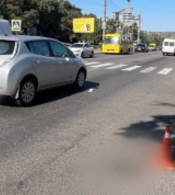 Втік, лишивши молоду дівчину між життям і смертю: жахлива ДТП у Миколаєві