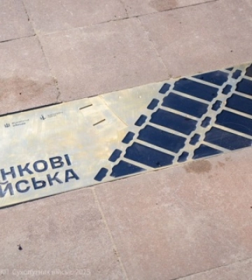 У Києві відкрили пам’ятний знак на честь українських танкістів