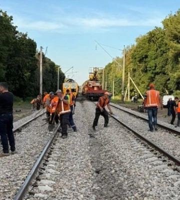 В Киевской области восстановили железнодорожное сообщение после взрывов