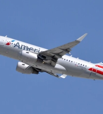 Пілотів American Airlines відсторонили за святкування вбивства Чарлі Кірка