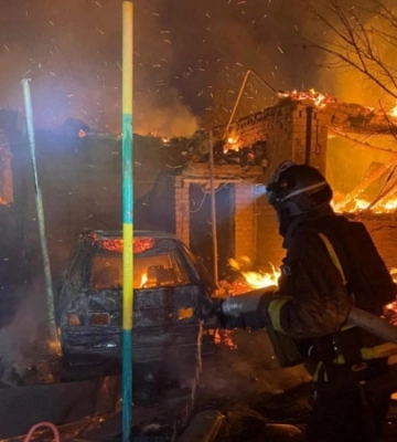Війська РФ вдарили по Запорізькому району, виникли пожежі, в одній із громад зникло світло – ОВА