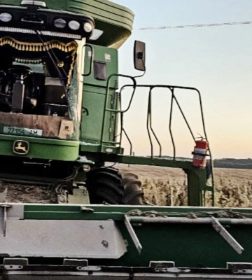 На Сумщині росіяни атакували мирне поле, де працювала сільськогосподарська техніка, 11 людей поранено