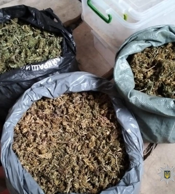 На Волині подружжя ховало наркотики у кондитерські вироби