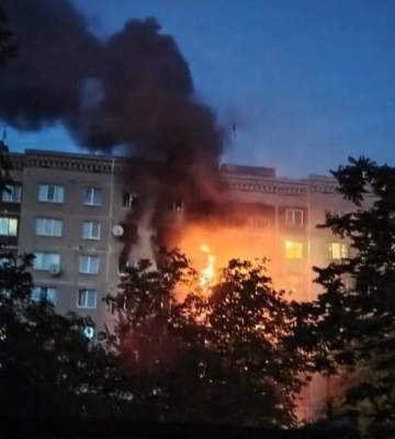 У Дружківці дрон-камікадзе влучив у дев'ятиповерхівку: виникла пожежа, постраждала жінка