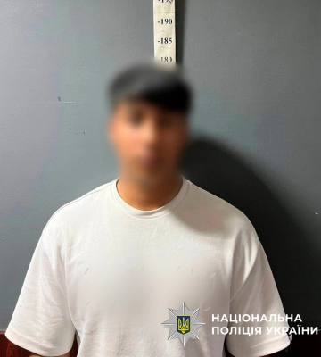 У Києві затримано юнака, який просто на вулиці безжально побив та пограбував людину, - поліція