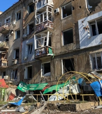 Окупанти вдарили трьома бомбами по центру Краматорська, 9 поранених (ФОТО)