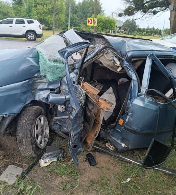 На Львівщині водій не впорався з керуванням: один пасажир загинув, іншого - госпіталізували