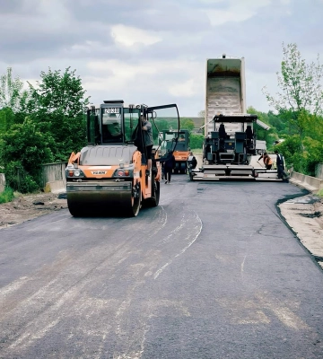 Автошляхи Тернопільщини отримали оновлене покриття, розмітку та освітлення: що відомо про ремонтні роботи