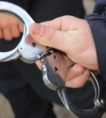 На Волині двоє чоловіків напали на поліцейських: їм загрожує до 5 років ув’язнення