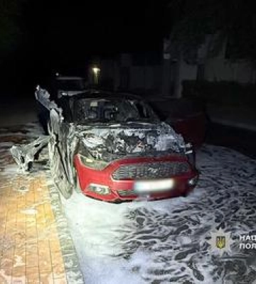 У Кременчуці вночі спалили три автівки
