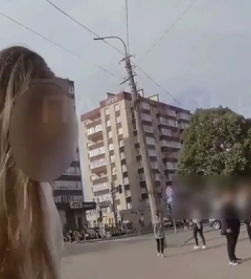 У Луцьку посеред вулиці знепритомніла дівчина: як її рятували (відео)