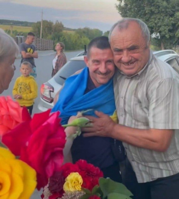 У Сокирянах зустріли військового Сергія Огородника, котрий повернувся з російського полону