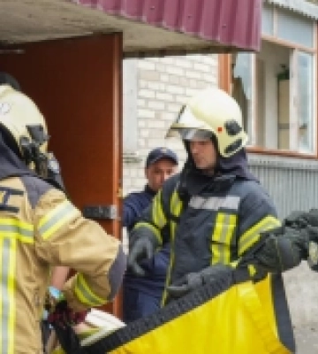У Луцьку рятувальники допомогли заблокованій у квартирі жінці