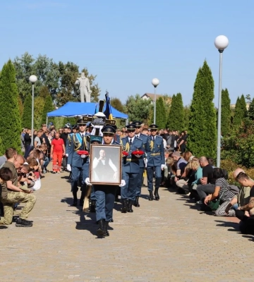 Фото: У Борисполі попрощалися з героєм-пілотом