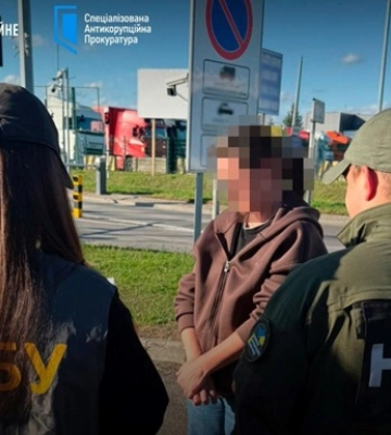 Із Німеччини екстрадували фігурантку справи про продаж за безцінь землі на Закарпатті