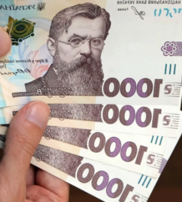Мінімальна зарплата з наступного року зросте до 8647 гривень - депутат