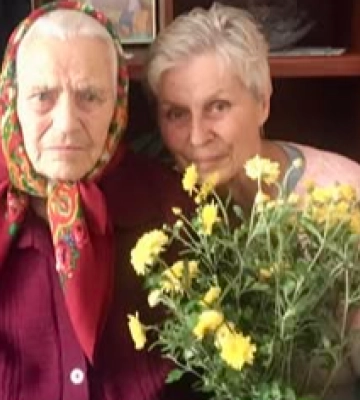 Має 2 доньок, 4 онуків та 5 правнуків: довгожителька з Волині відзначила 96-річчя