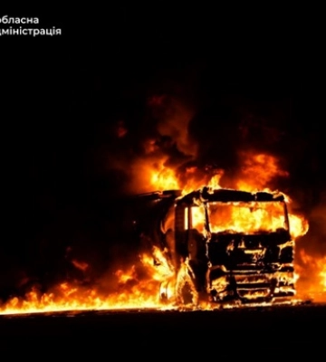 Россияне обстреливают Запорожье: разрушения и пожар